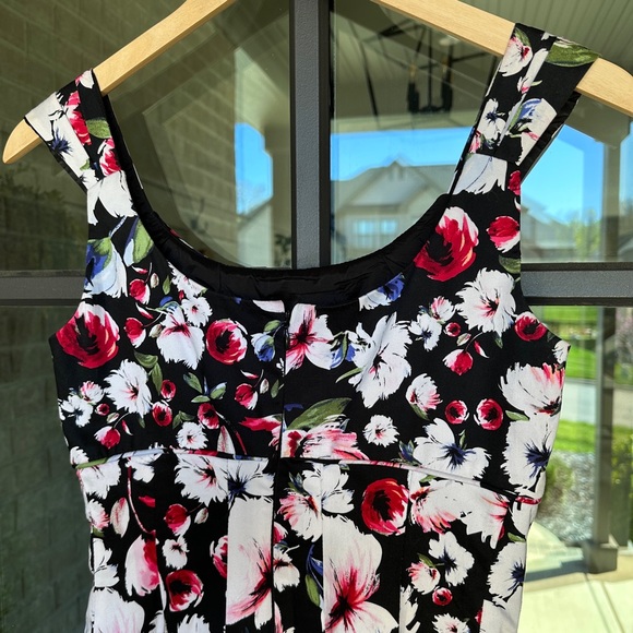 White House Black Market Fit & Flare Floral Dress Size 0 Sleeveless - Picture 9 of 14